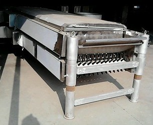Horizontal poultry plucker